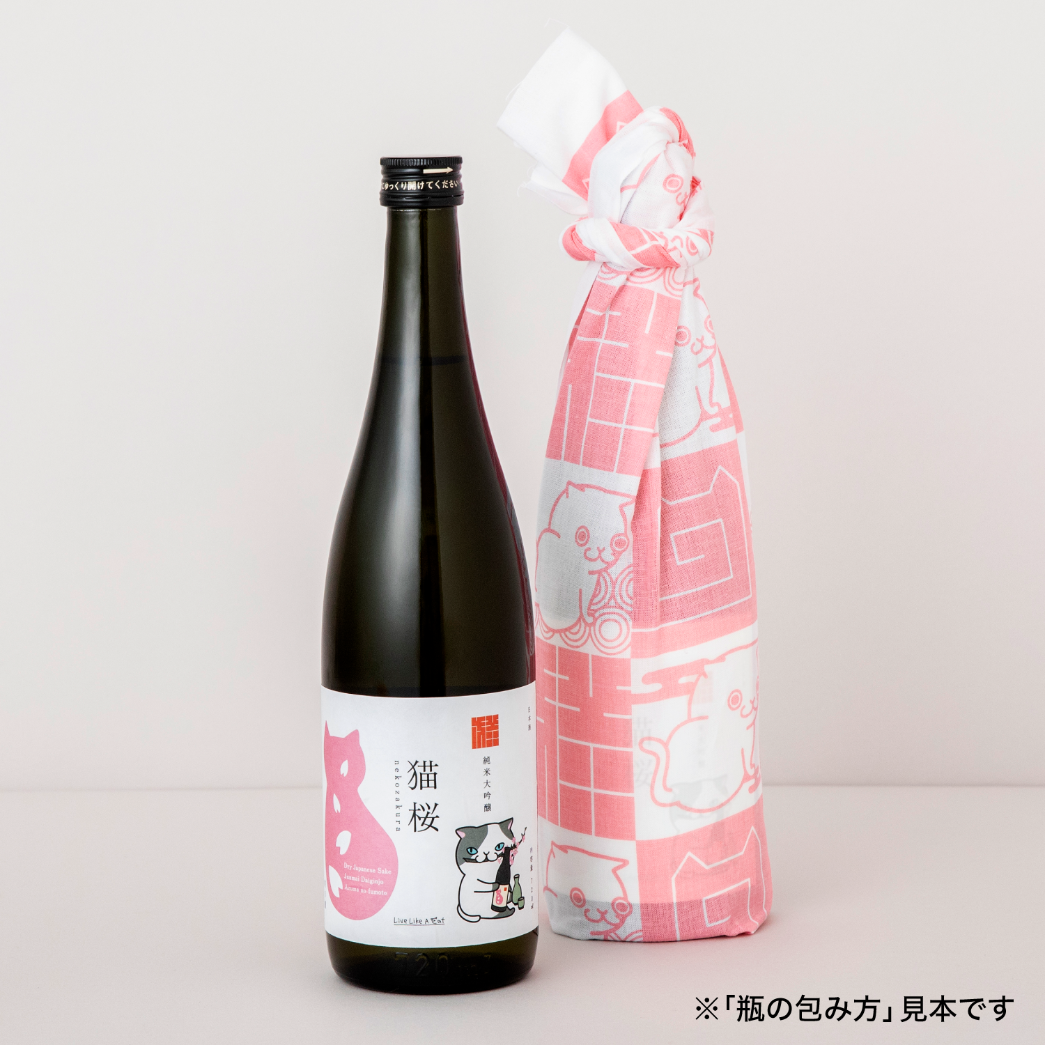 Azuma-no-fumoto Shuzo × LLAC」 Sake Nekozakura(720ml)Tenugui Set Azuma-no-fumoto Shuzo × LLAC」 Sake Nekozakura(720ml)Tenugui Set